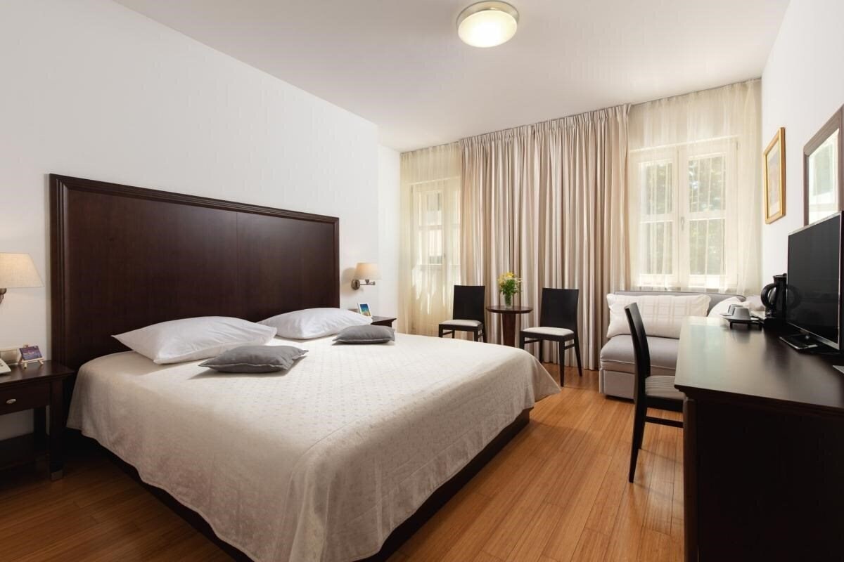 Территория Hotel Croatia Baska Voda 4*