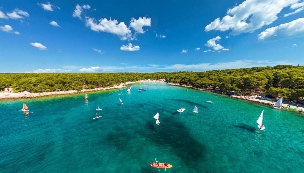 Готель Pine Beach 2*