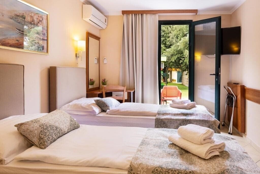 Отель Mediterranean Village San Antonio 3*