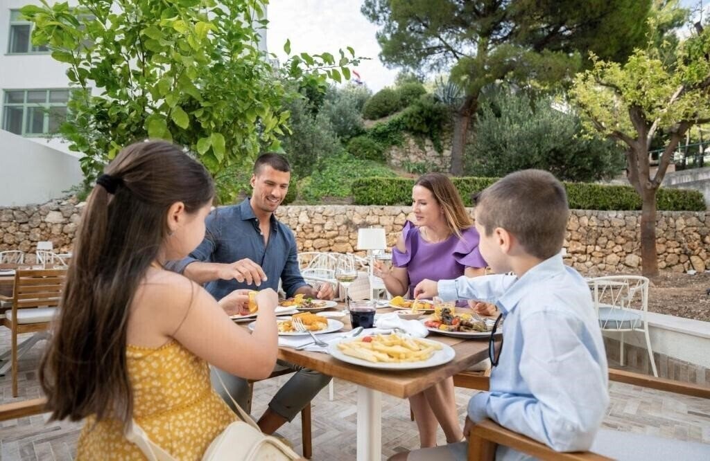 Вид Bluesun Hotel Marina 4*