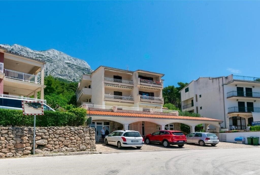 Отель App Nada Brela 3*