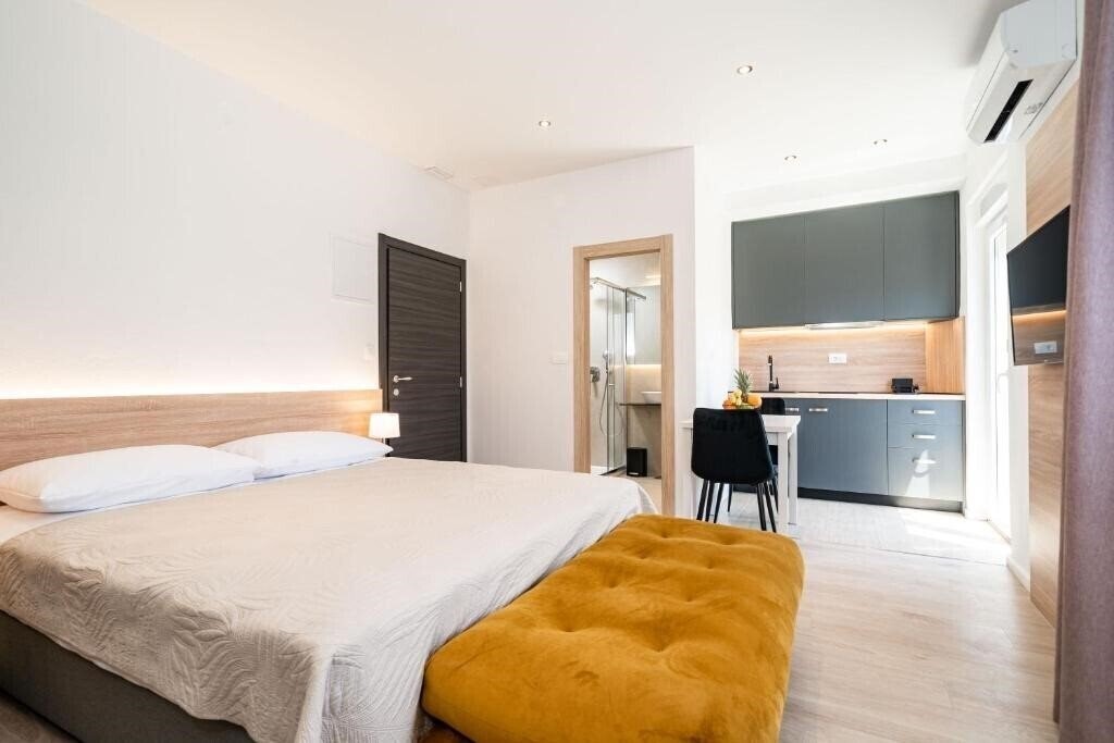 Готель Bacan Serviced Apartments 3*