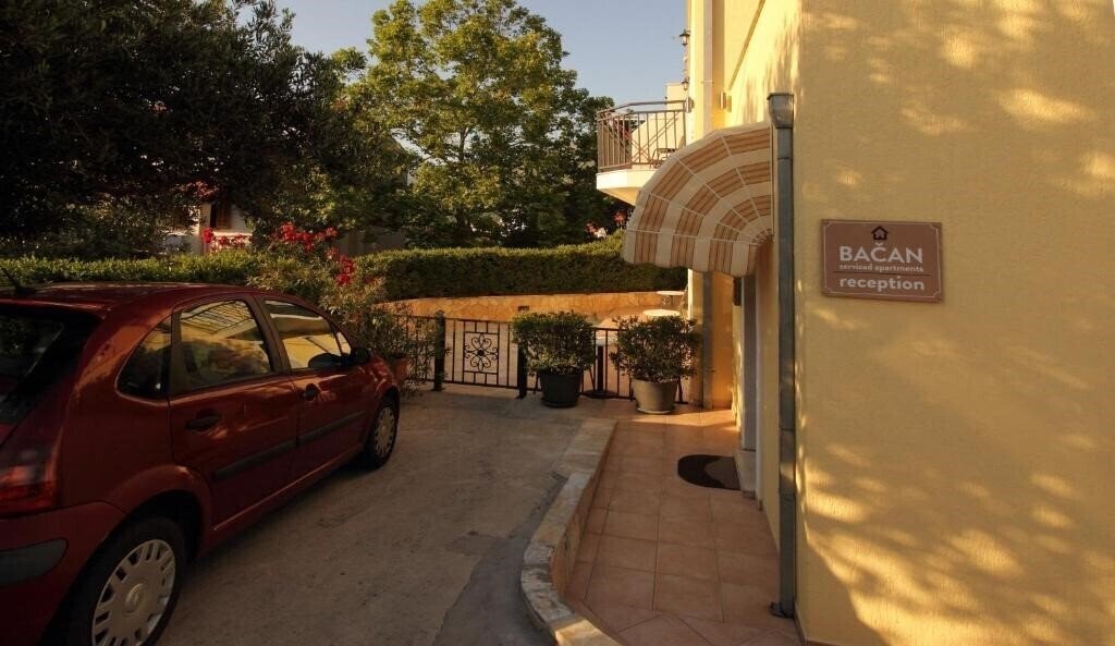Територія Bacan Serviced Apartments 3*