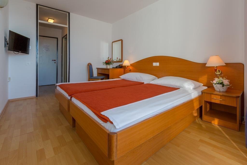 Территория International Crikvenica 2*