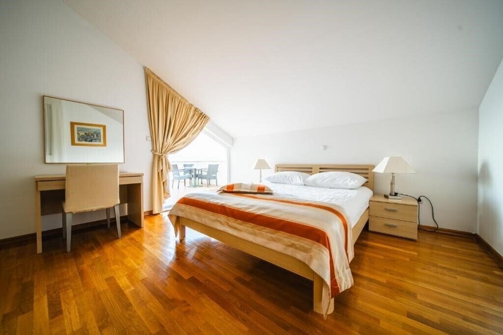 Територія Pervanovo Apartments Apart (ex. Pervanovo Apartments Apart) 4*