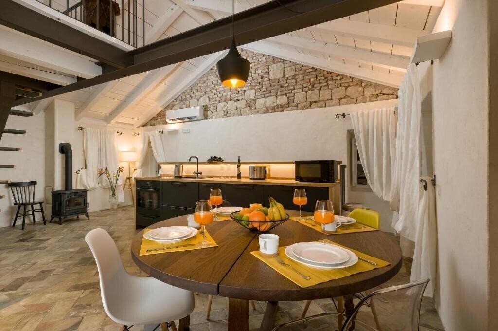 Готель Apartment House Lina 3*