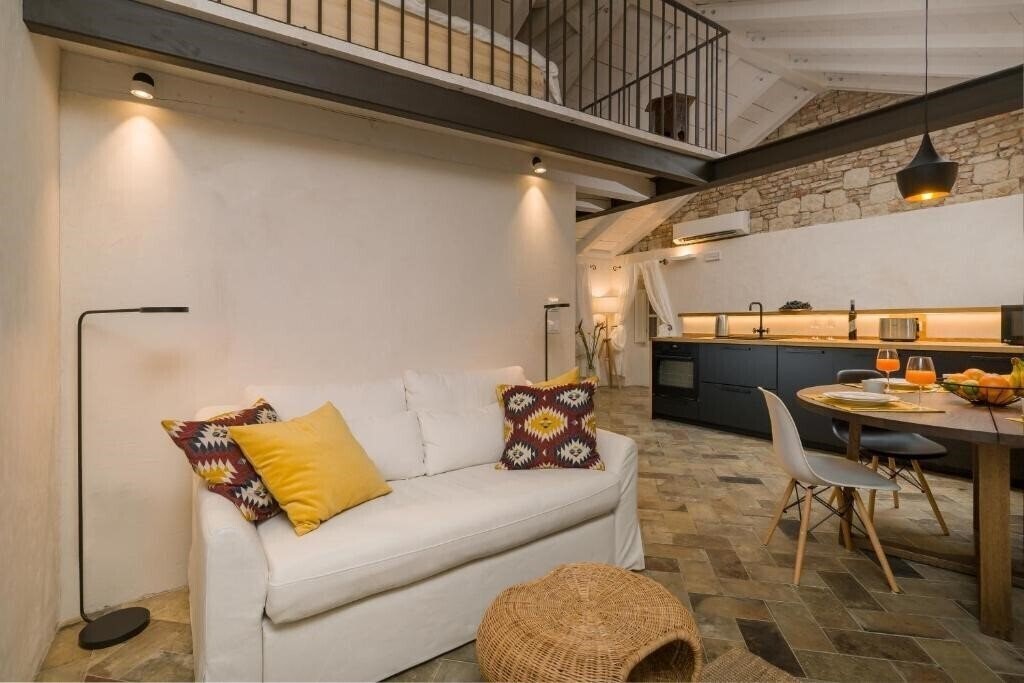 Апартаменти Apartment House Lina 3*