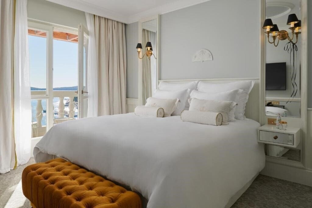 Территория Palace Elisabeth Hvar Hotel 5*