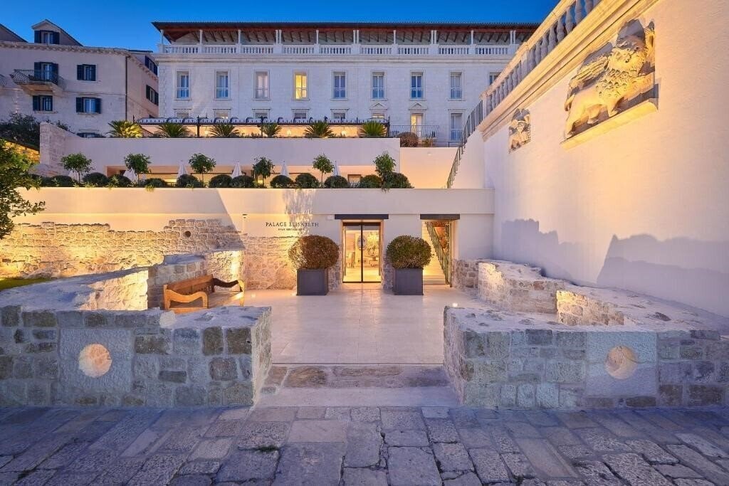 Апартаменты Elisabeth Palace Hvar 5*