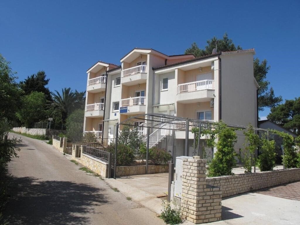 Готель Apartments Mia 3*