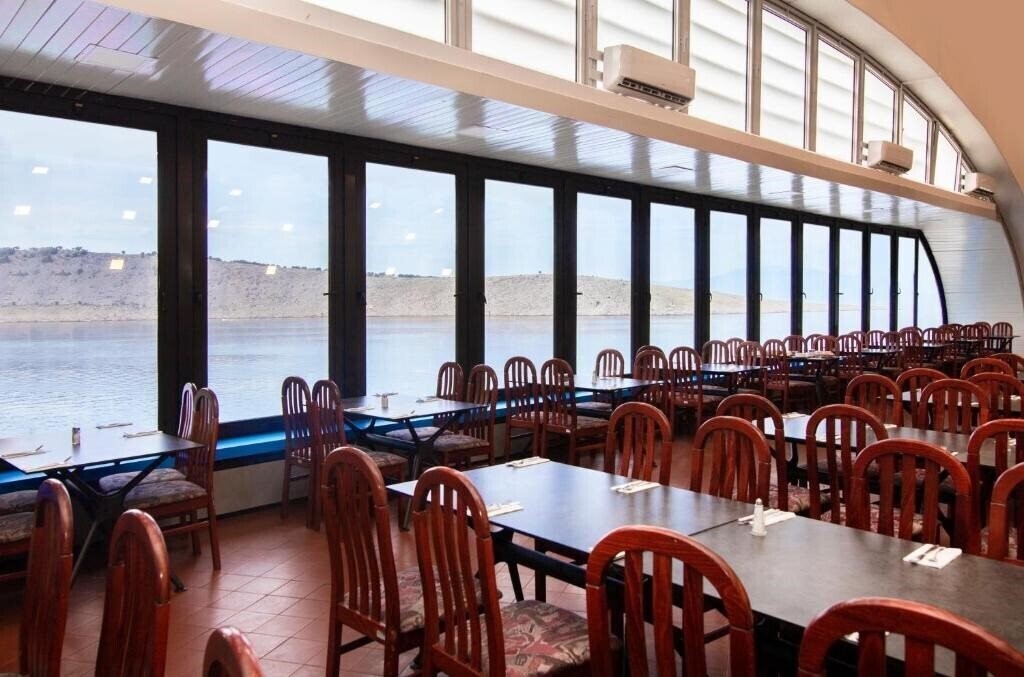 Апартаменти Uvala Scott 2*