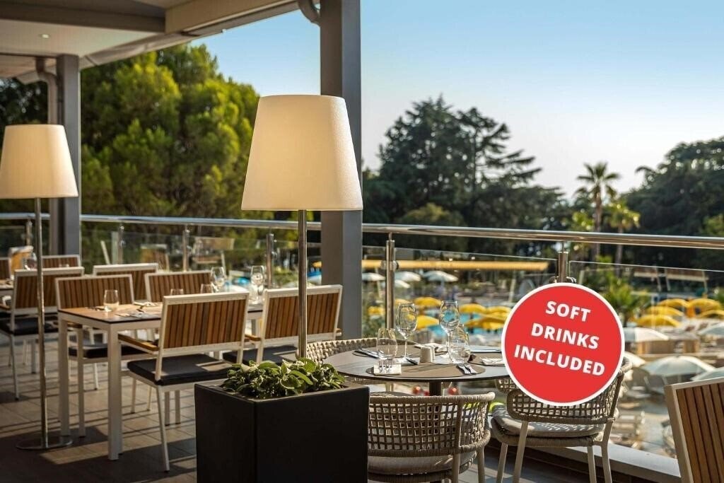 Панорама Zagreb 2*