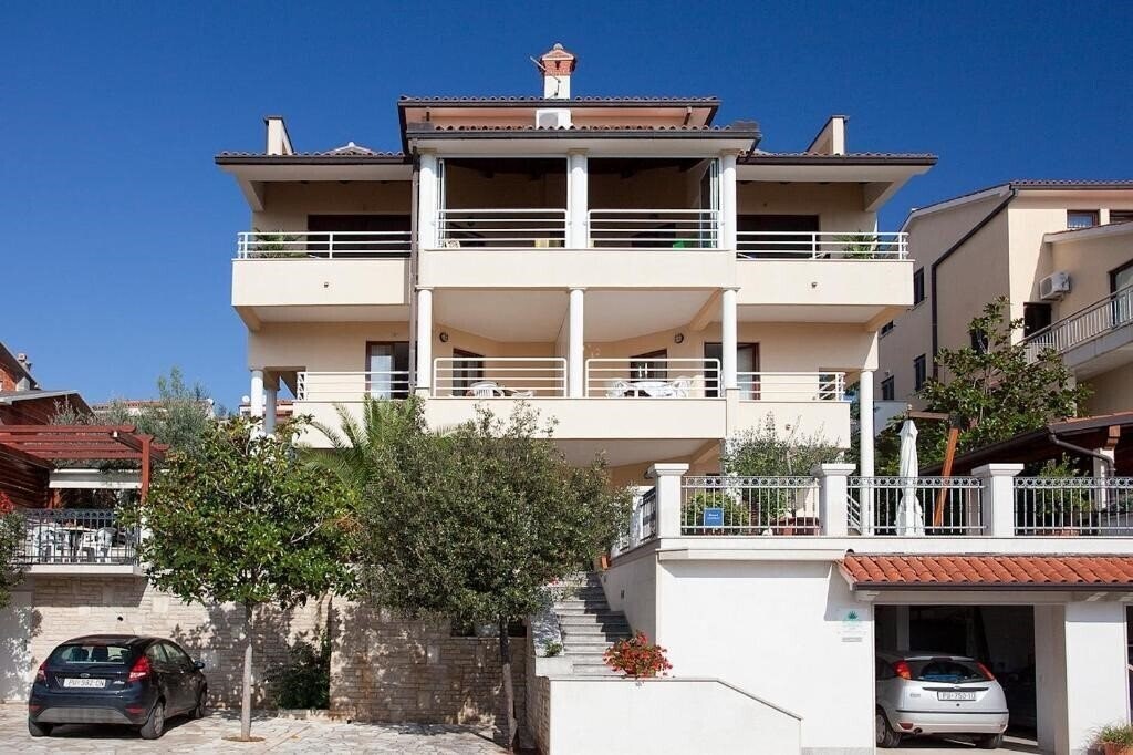 Готель Apartments Agava 4*