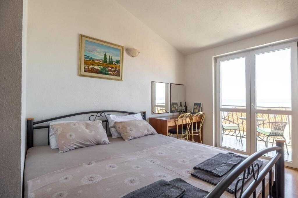 Панорама App Julijana 2*