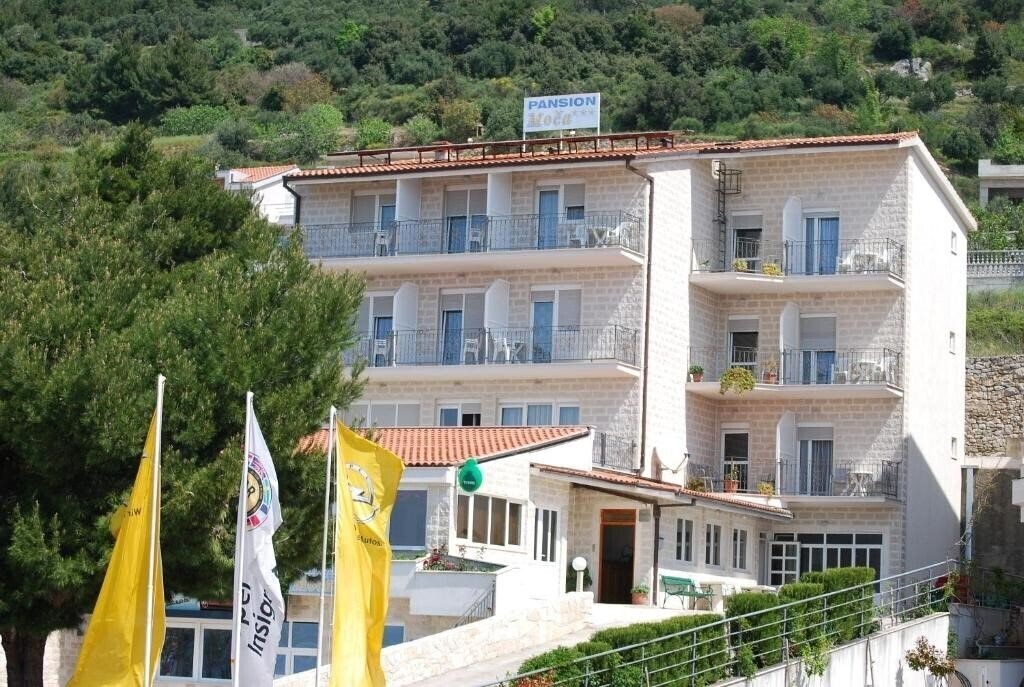 Отель Pansion Komfor Moča 3*