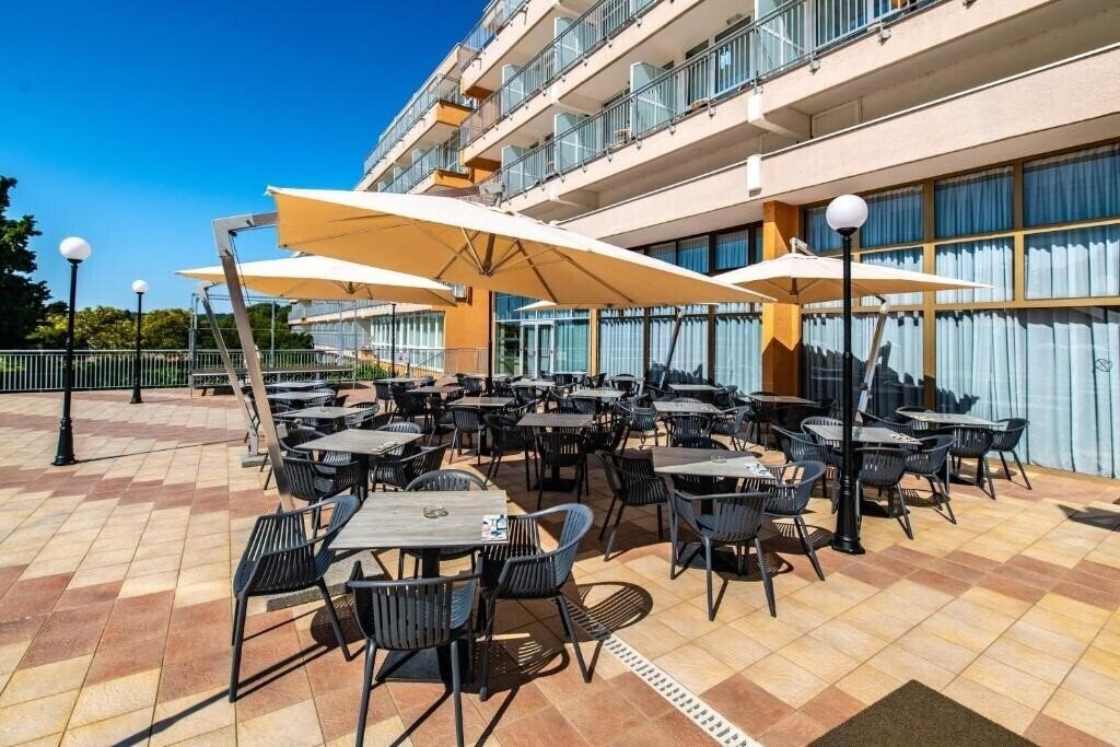 Територія Arena Hotel Holiday 3*