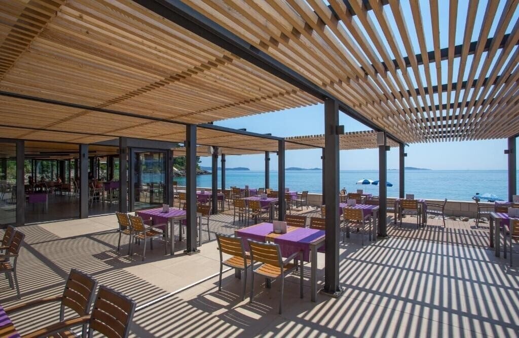 Территория Hotel Mlini 4*