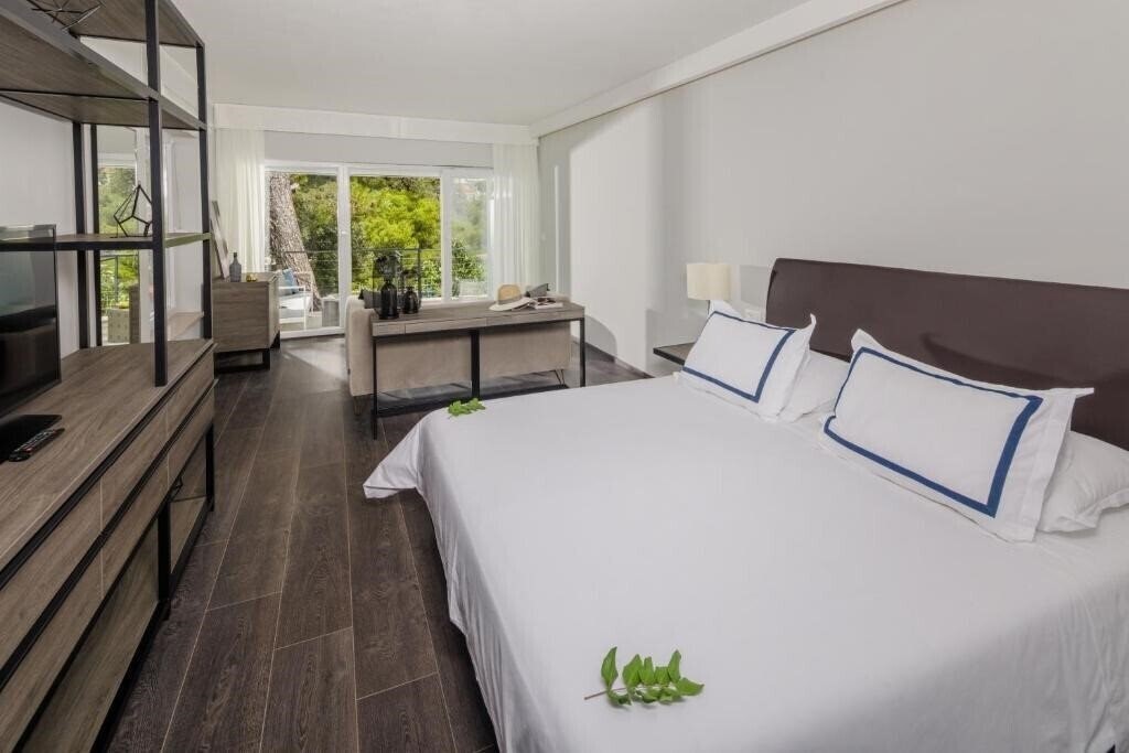 Территория Hotel Milna 2*