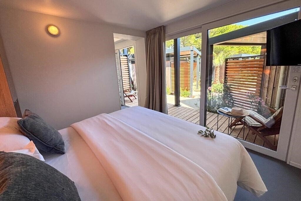 Фото Waterman Beach Village 4*