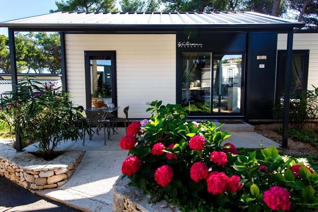 Апартаменты Waterman Beach Village 4*