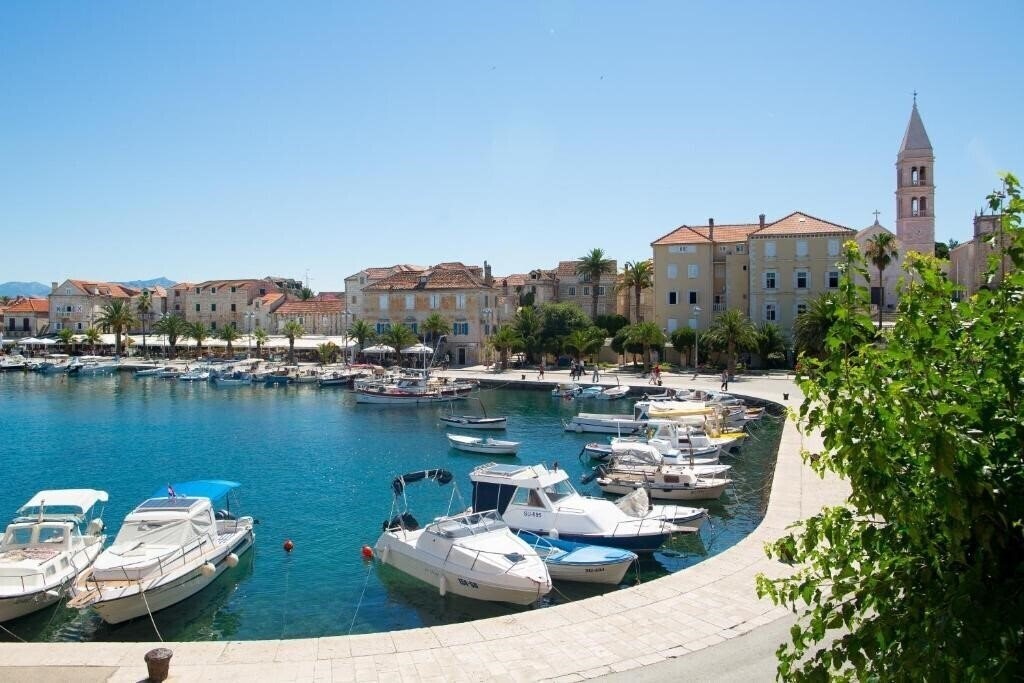 Панорама Waterman Beach Village 4*