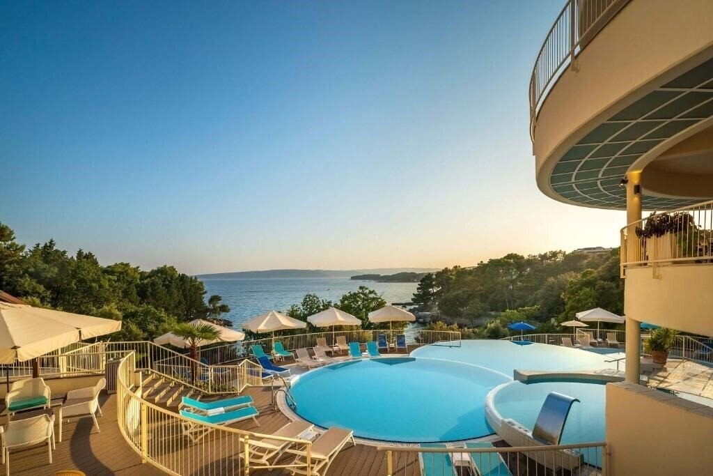 Фото Sunny Krk by Valamar (ex. Krk Sunny Hotel, Valamar Koralj Romantic Hotel) 3*