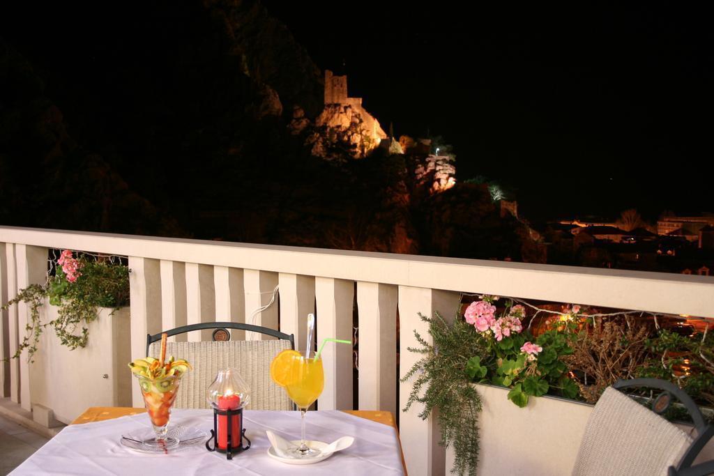 Территория Villa Dvor Hotel 3*