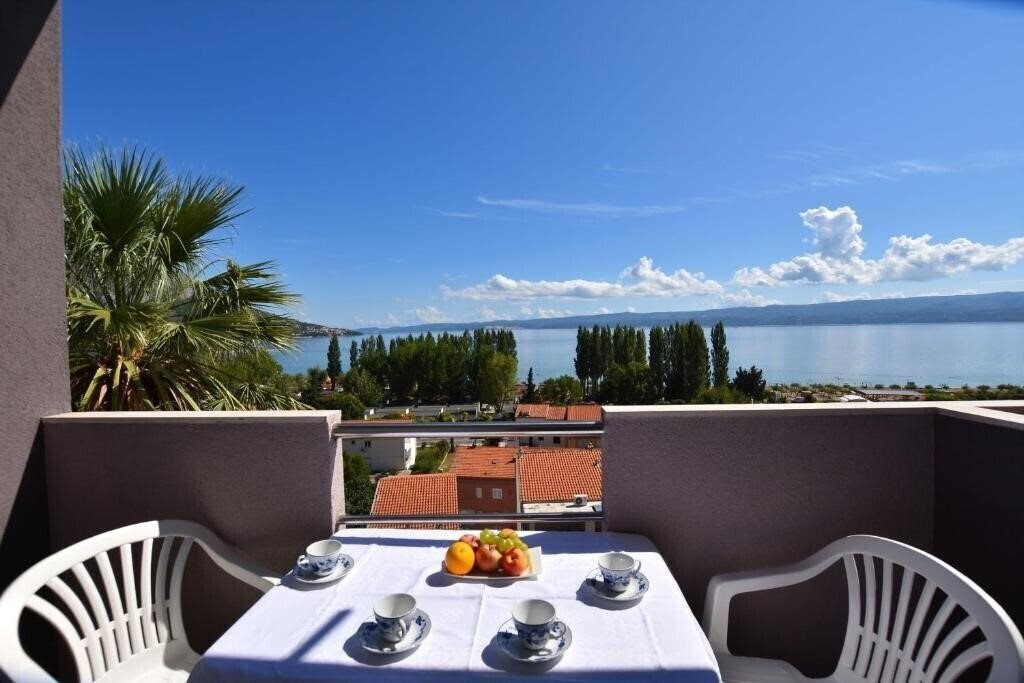 Территория App Ana Omis 3*