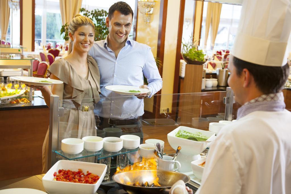 Апартаменти Remisens Premium And Romantic Villa Ambasador 4*