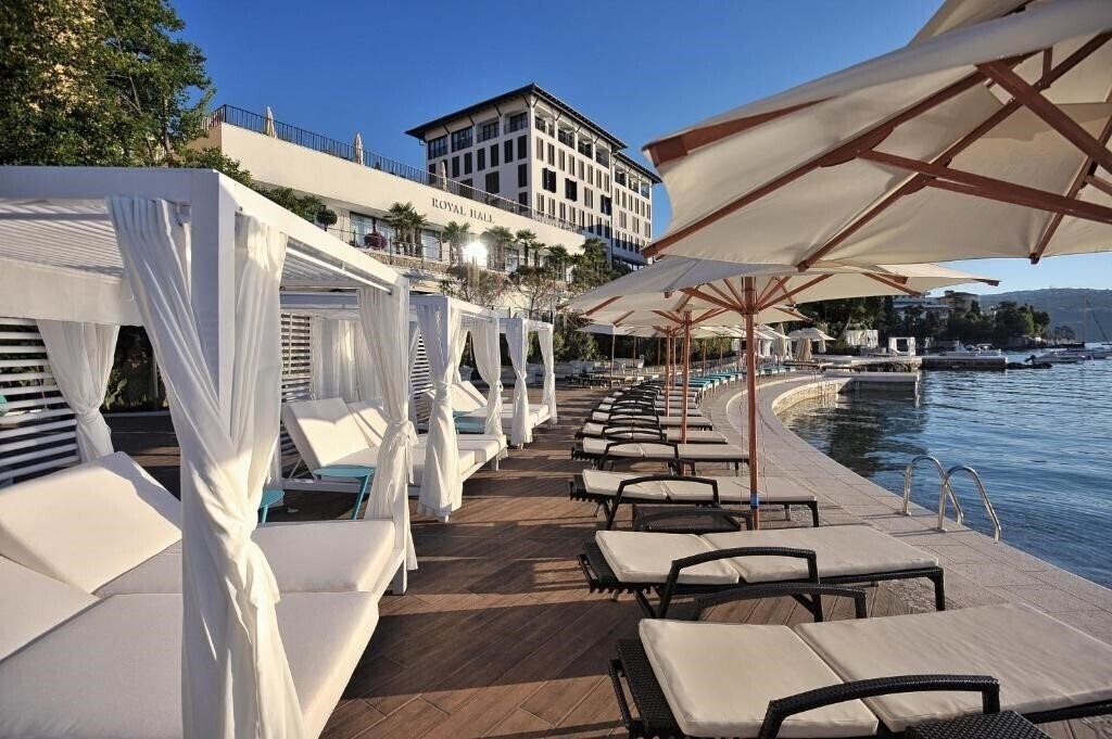 Готель Amadria Park Royal 4*