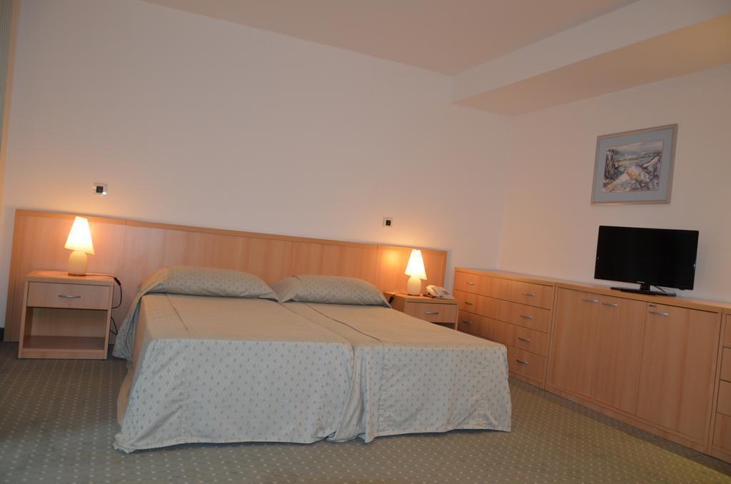 Апартаменты Flores 4*