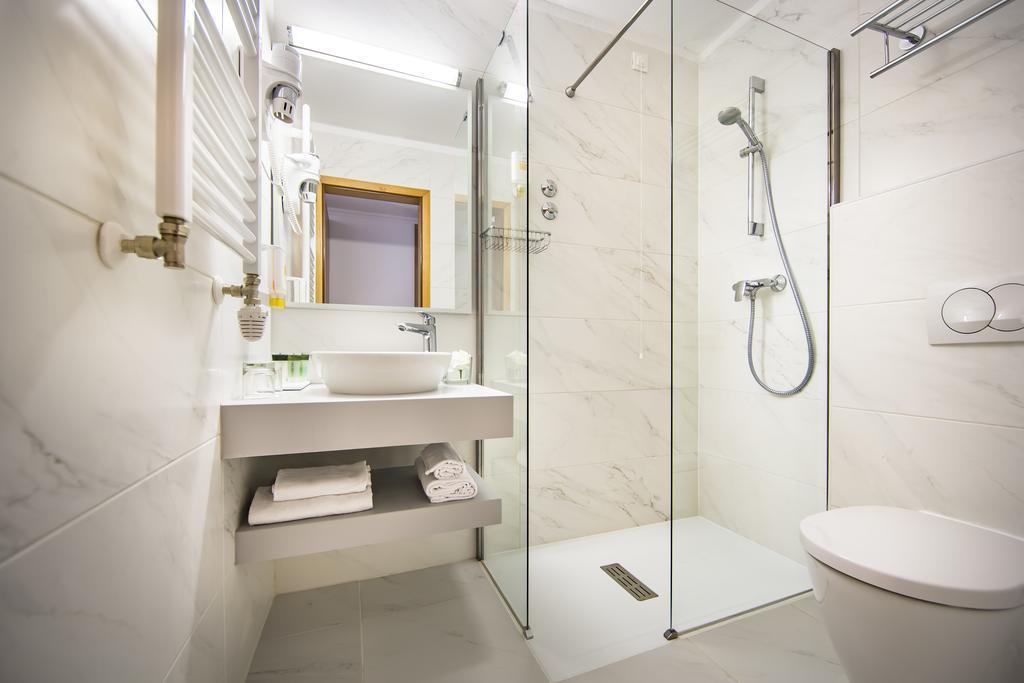 Территория Island Hotel Katarina 2*