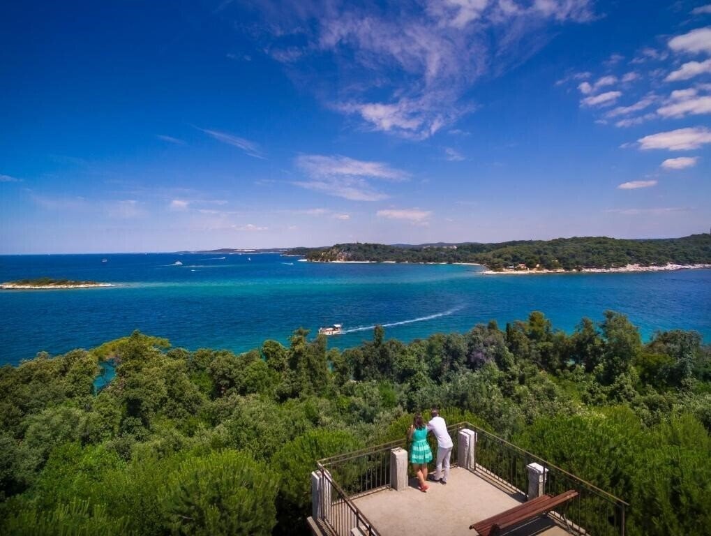 Территория Island Hotel Istra 4*