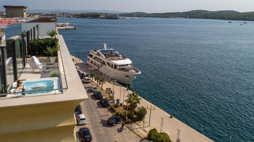 Территория Superior City Hotel Bellevue 4*