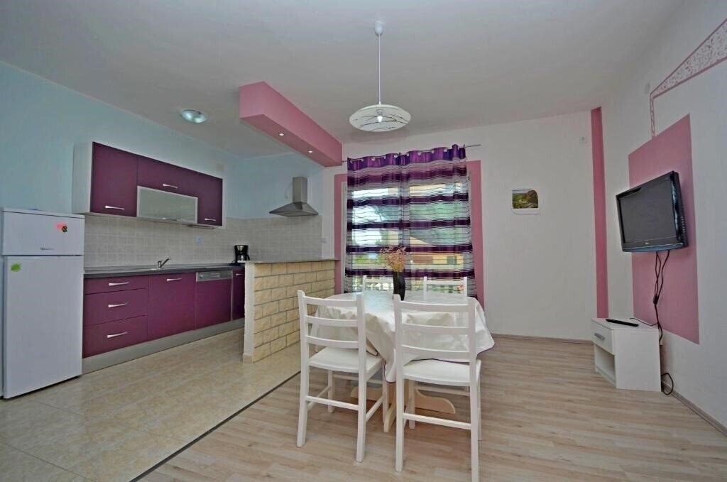 Картинка App Blue House 3*
