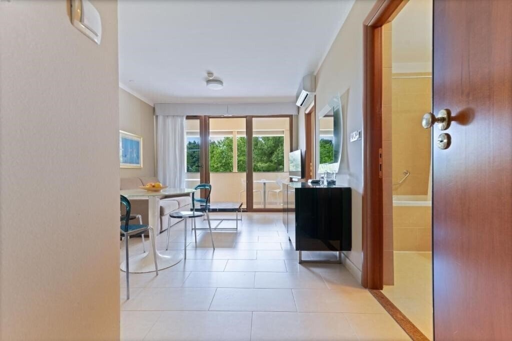 Апартаменти Hotel The Residence 4*