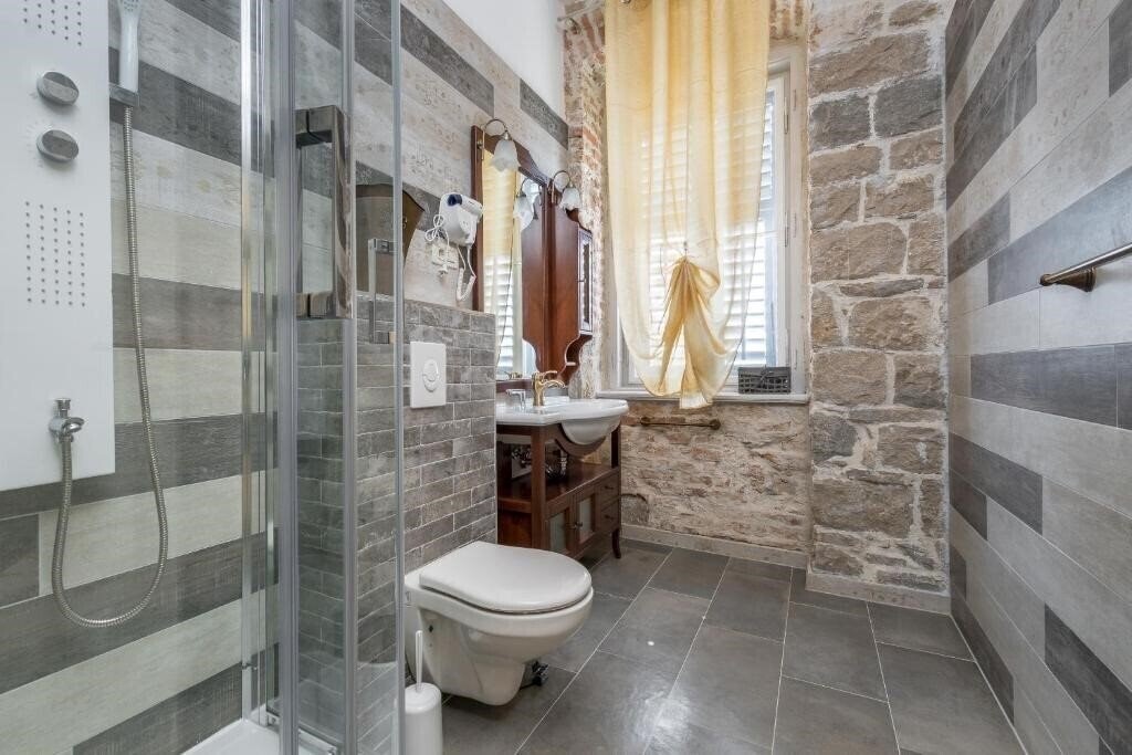 Апартаменты Pietra Rossa Luxury Rooms 4*
