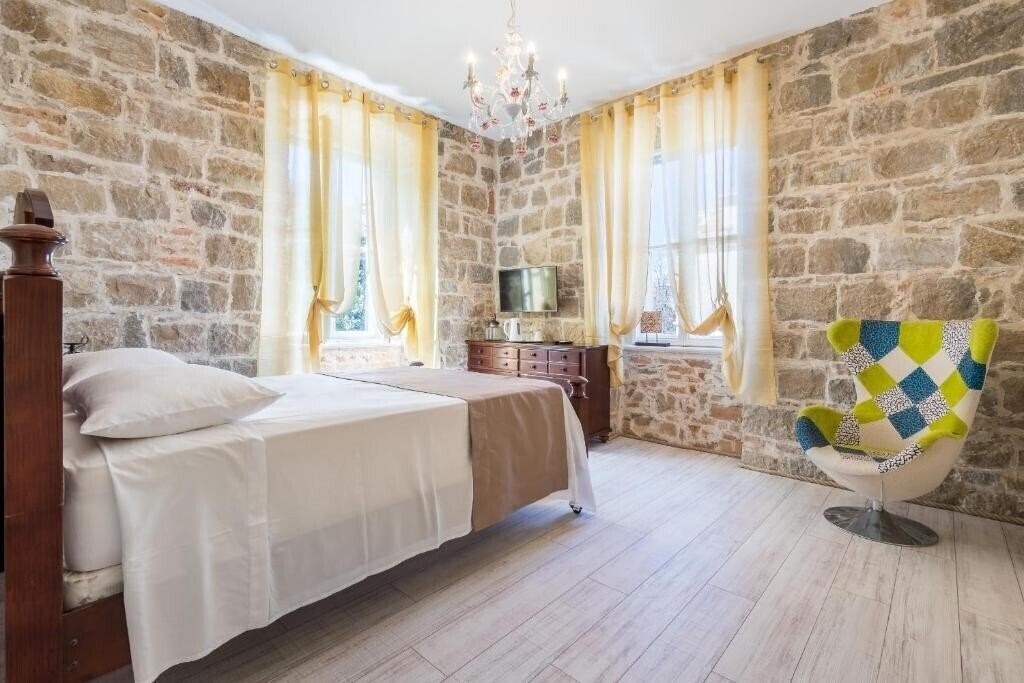 Панорама Pietra Rossa Luxury Rooms 4*