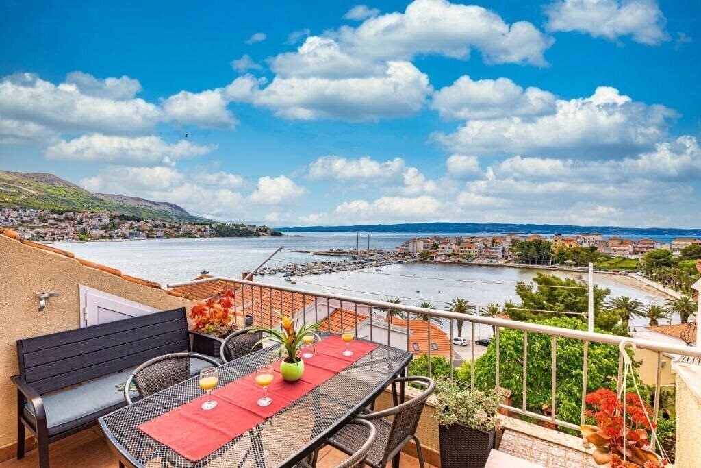 Готель Apartments Iskra 3*