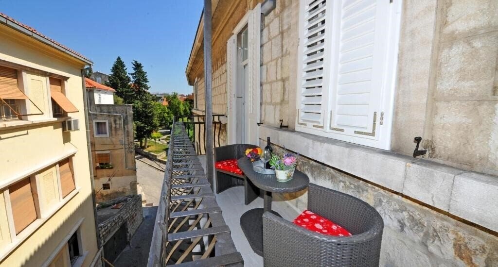 Вид Luxury Rooms Nirvana 4*