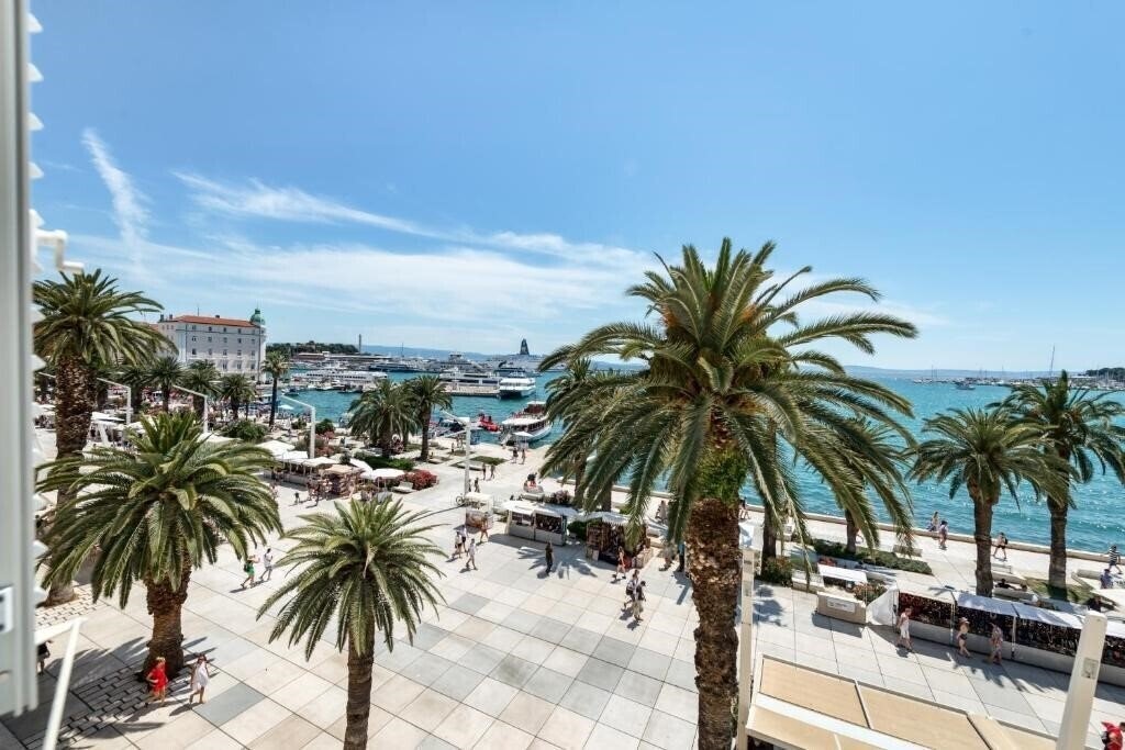 Фото Palms Promenade Luxury Rooms 4*