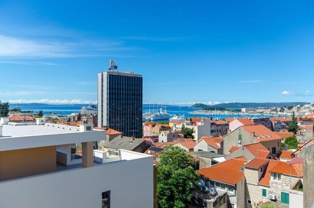 Панорама App Jacuzzi Sky 3*