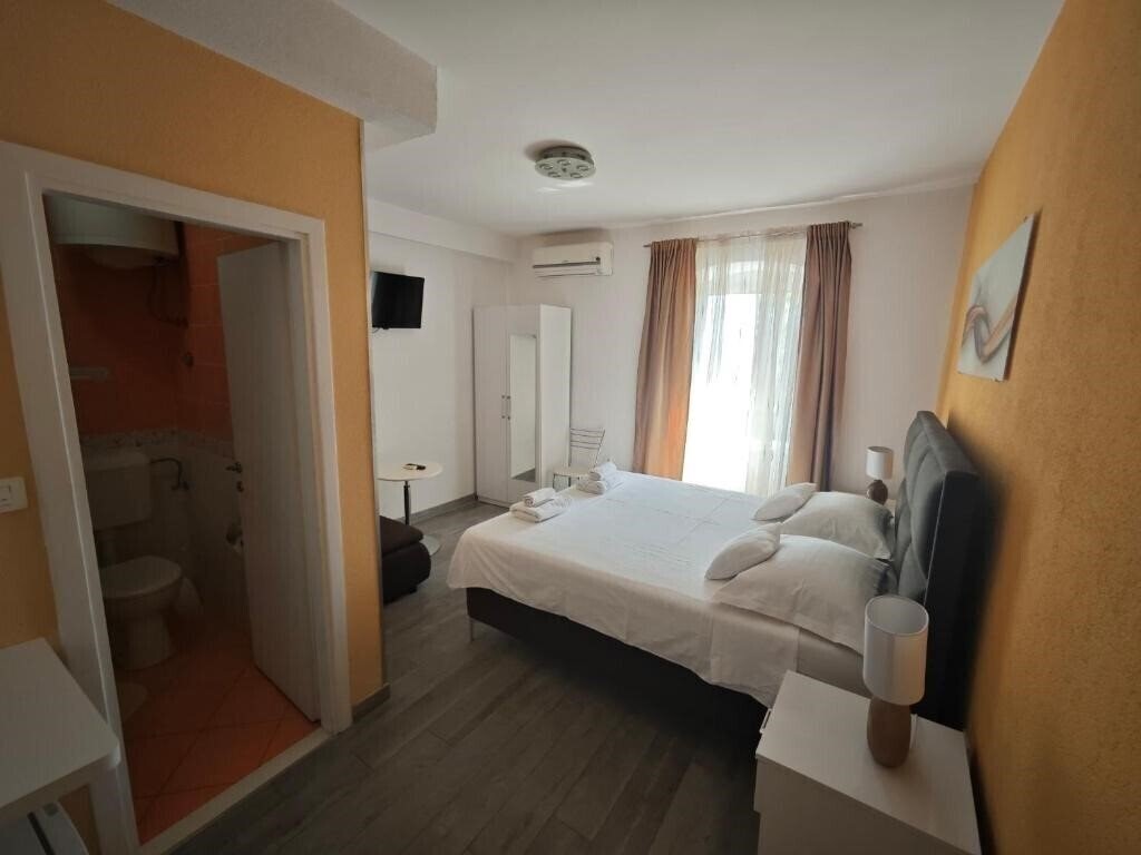 Фото Nirvana Rooms & Apartments 3*