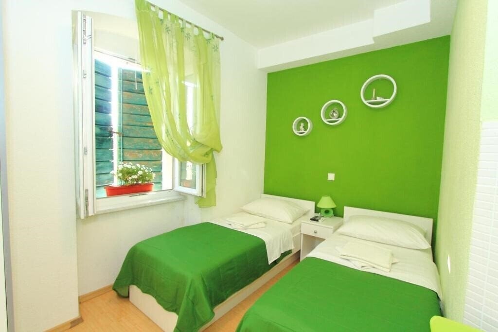 Вид Nirvana Rooms & Apartments 3*