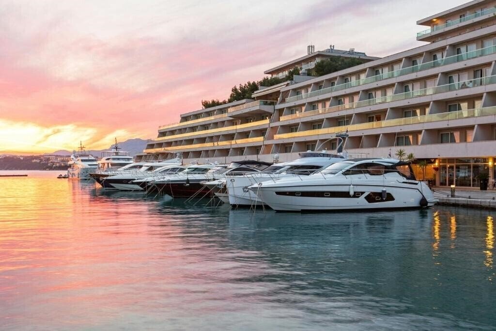 Територія Le Meridien Lav 5*