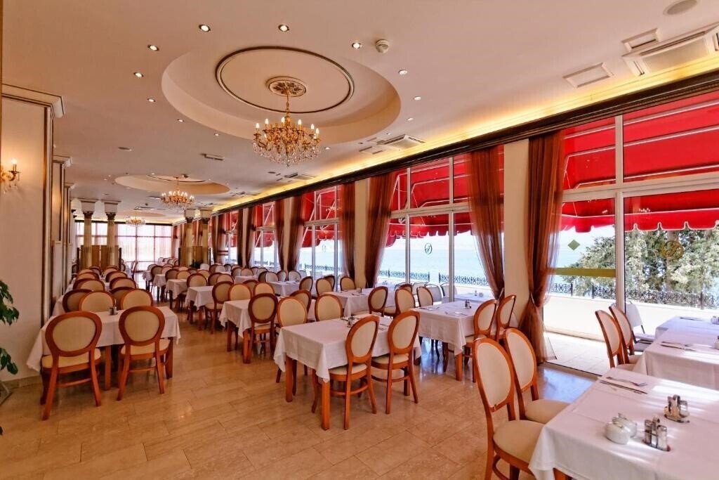 Территория Hotel Val (ex. Jadran Hotel) 3*