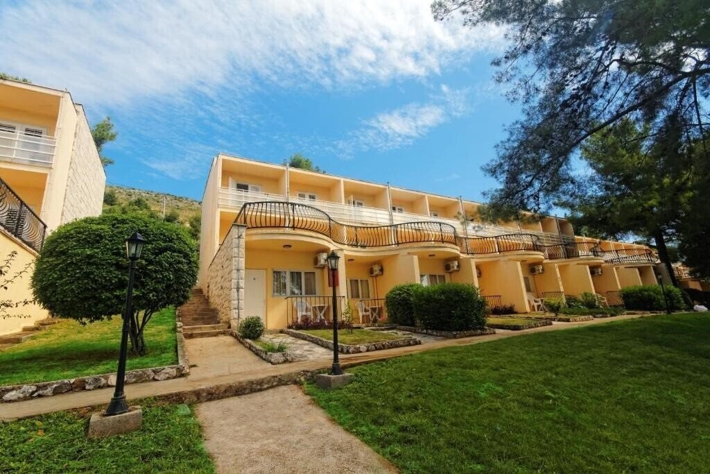 Панорама Hotel Val (ex. Jadran Hotel) 3*