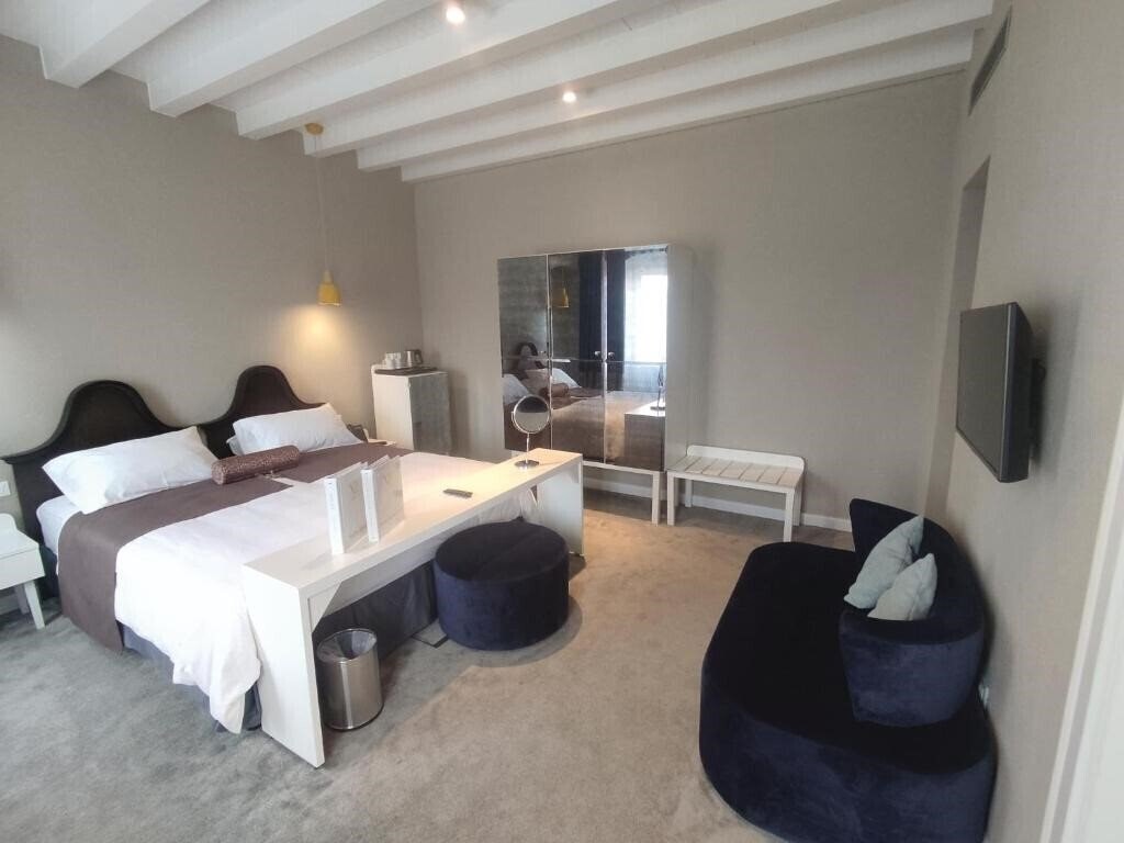 Апартаменти Xii Century Heritage Hotel 4*