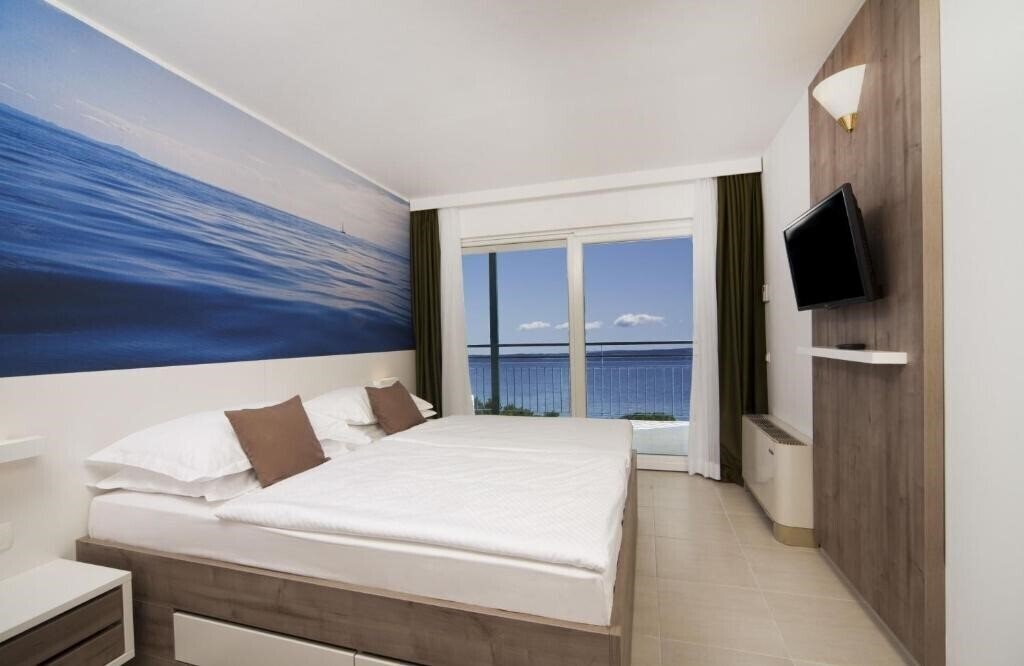 Апартаменты Neptun & Depadance Maslinik Bluesun 3*