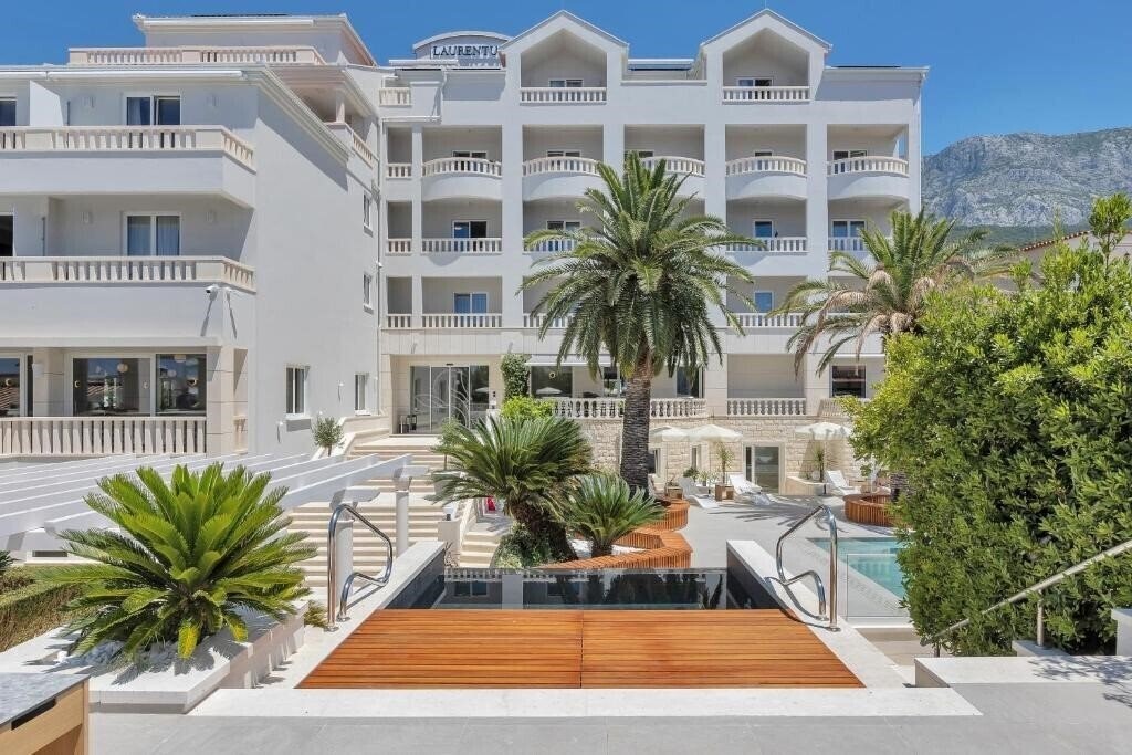 Отель Laurentum 4*